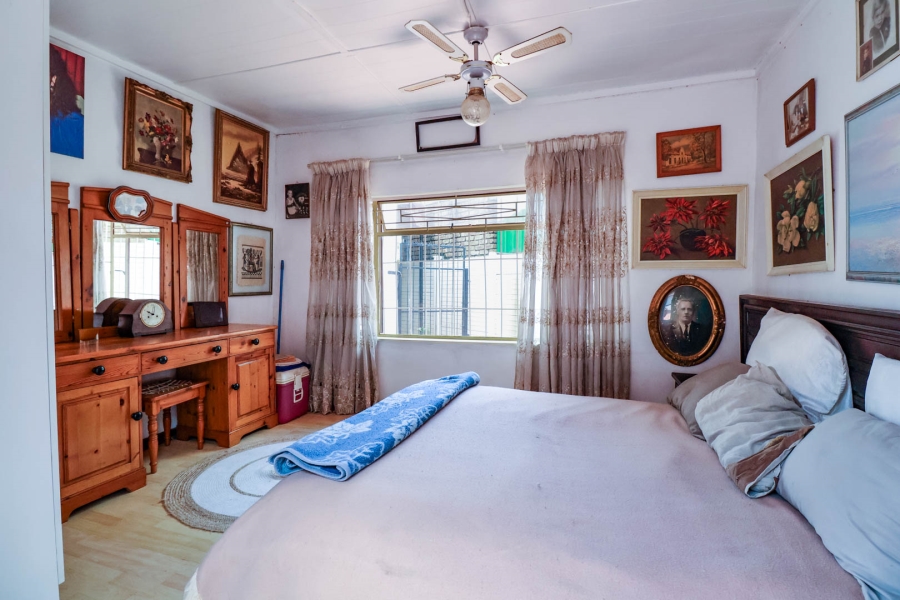 5 Bedroom Property for Sale in Rooihuiskraal Gauteng