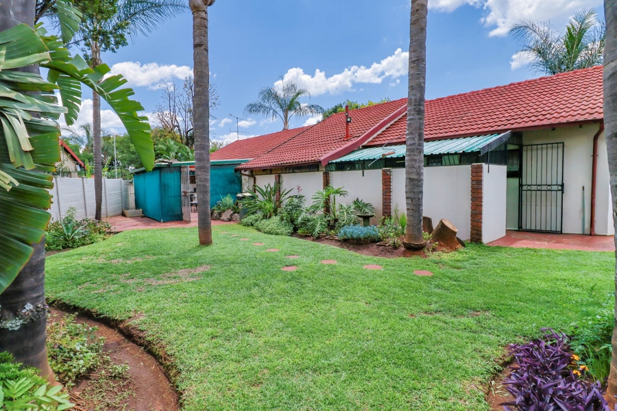 5 Bedroom Property for Sale in Rooihuiskraal Gauteng