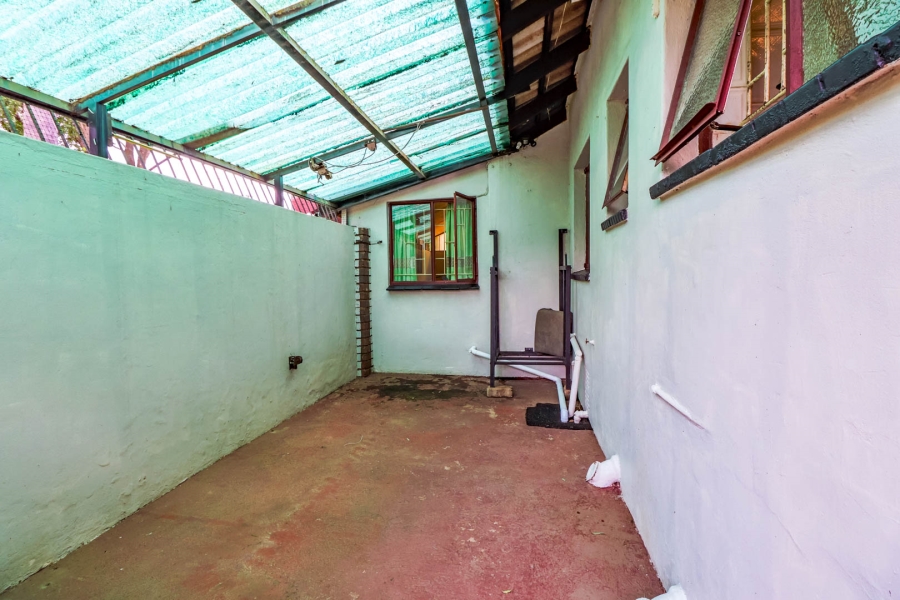 5 Bedroom Property for Sale in Rooihuiskraal Gauteng