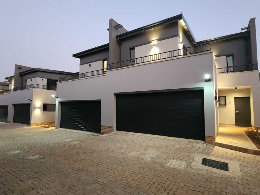 To Let 3 Bedroom Property for Rent in Bedfordview Gauteng