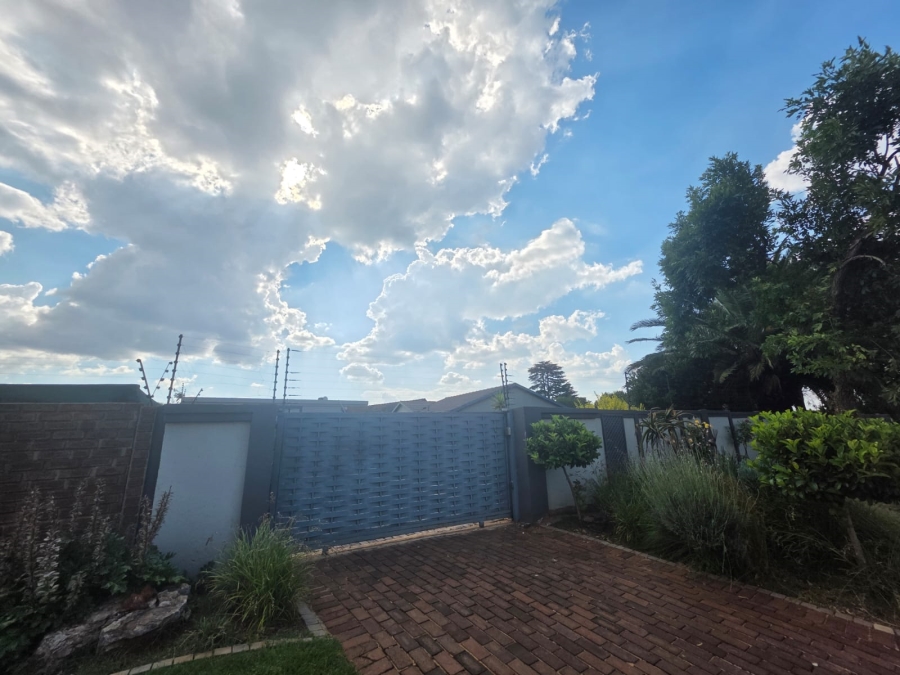 To Let 3 Bedroom Property for Rent in Dawn Park Gauteng