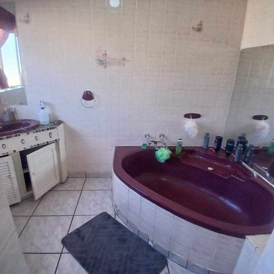 4 Bedroom Property for Sale in Rensburg Gauteng
