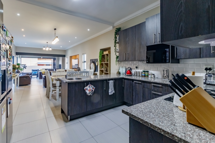 4 Bedroom Property for Sale in Midstream Ridge Gauteng