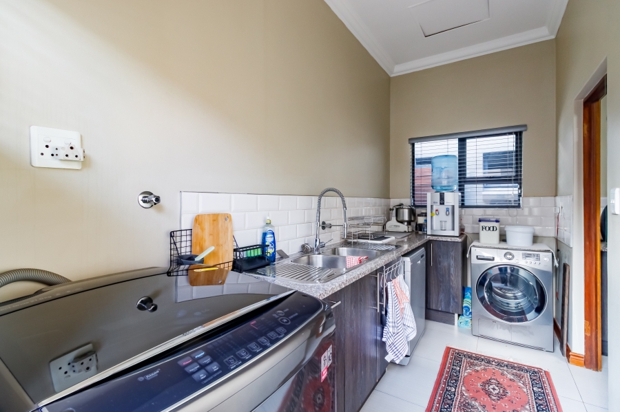 4 Bedroom Property for Sale in Midstream Ridge Gauteng