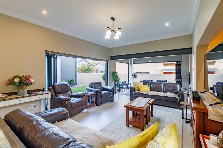 4 Bedroom Property for Sale in Midstream Ridge Gauteng