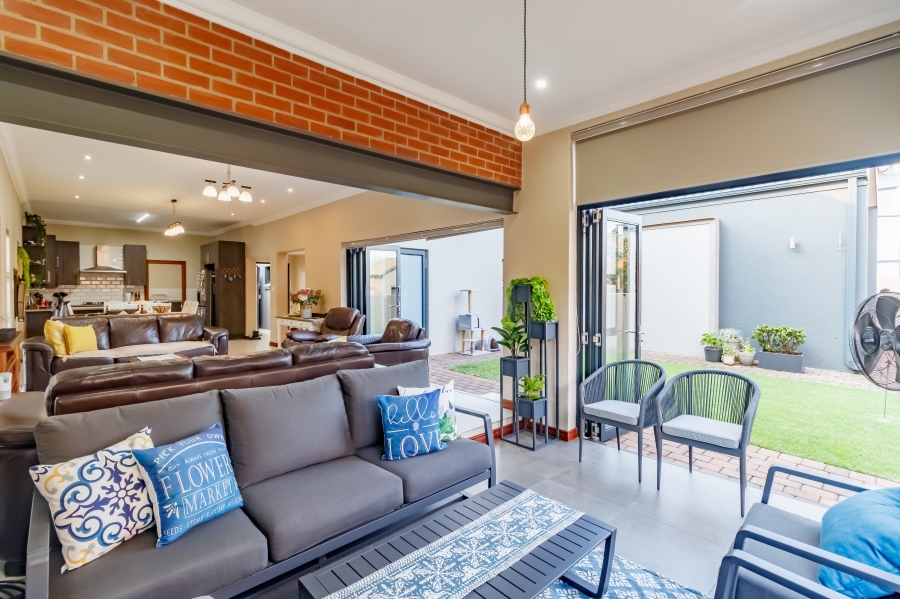 4 Bedroom Property for Sale in Midstream Ridge Gauteng