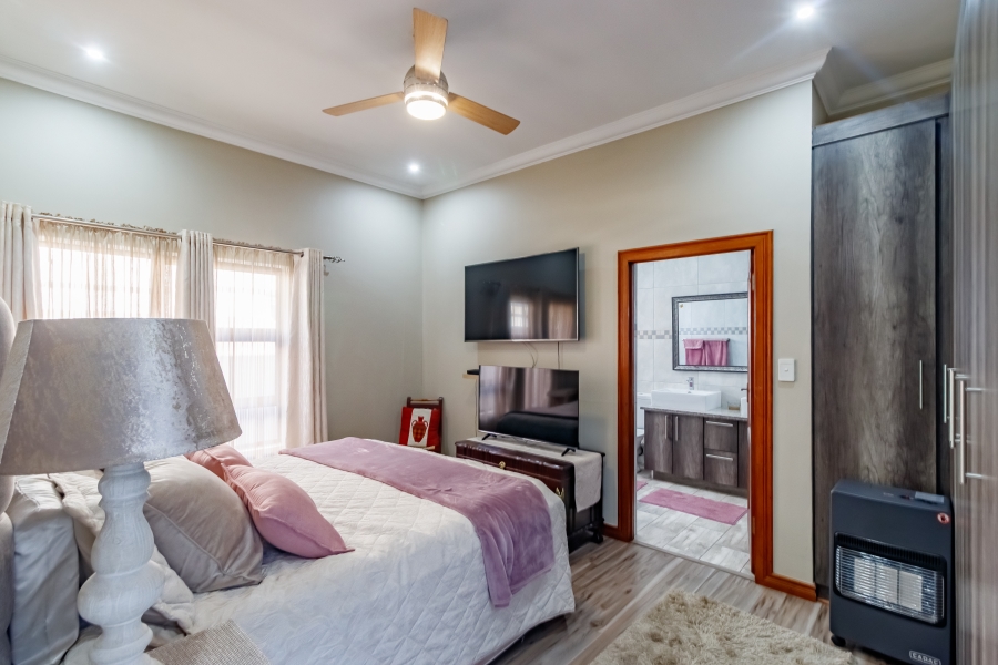 4 Bedroom Property for Sale in Midstream Ridge Gauteng