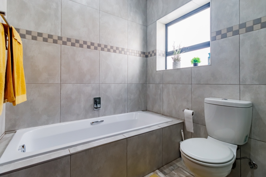 4 Bedroom Property for Sale in Midstream Ridge Gauteng