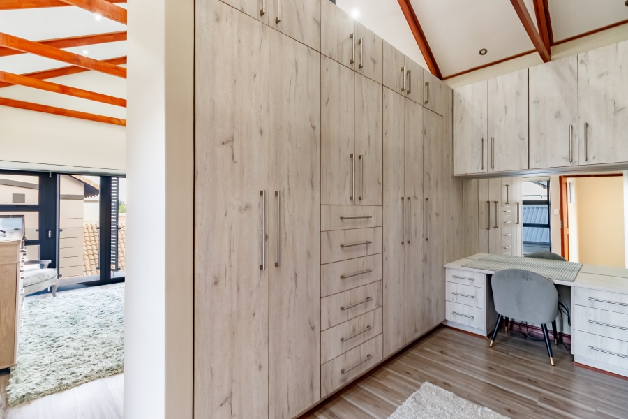 4 Bedroom Property for Sale in Midstream Ridge Gauteng