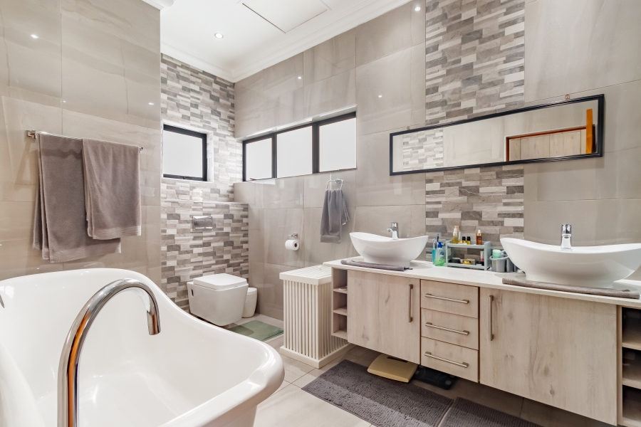 4 Bedroom Property for Sale in Midstream Ridge Gauteng