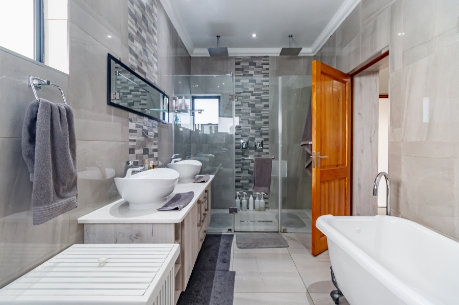 4 Bedroom Property for Sale in Midstream Ridge Gauteng