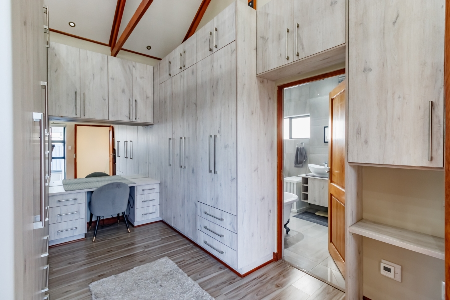 4 Bedroom Property for Sale in Midstream Ridge Gauteng