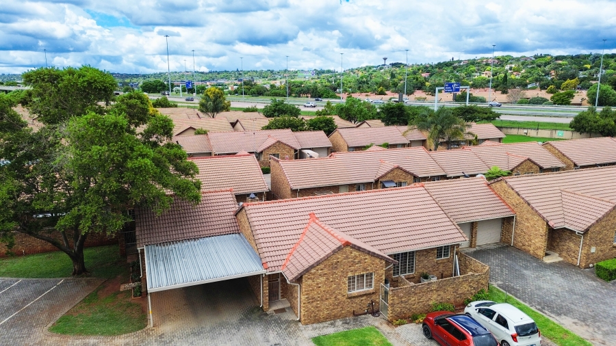 3 Bedroom Property for Sale in Pierre Van Ryneveld Gauteng