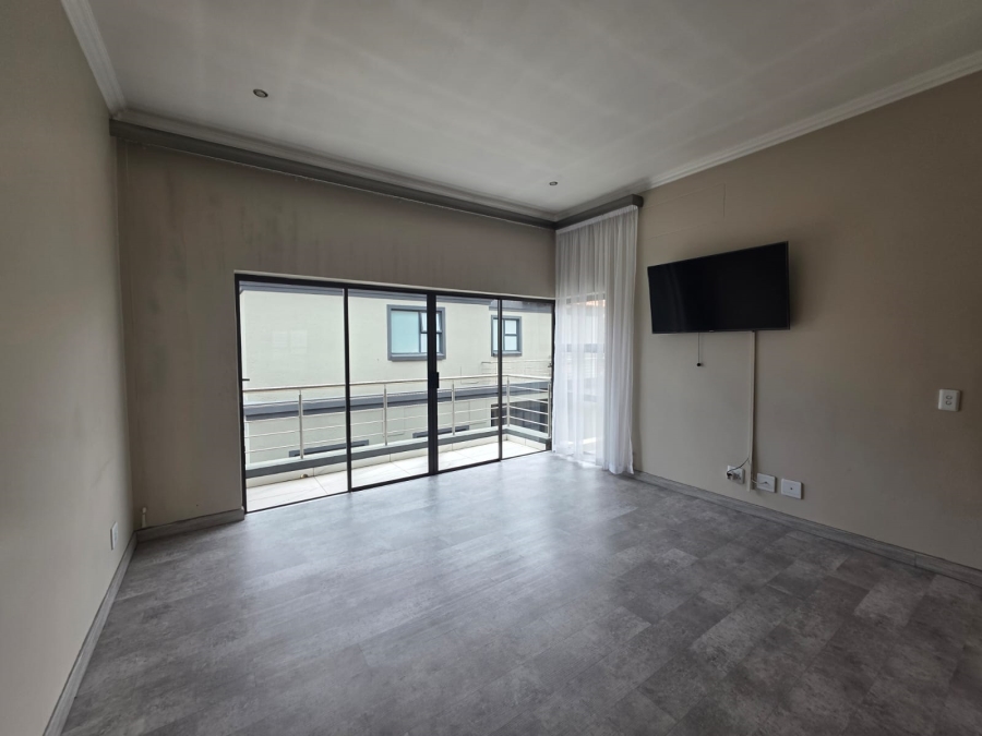 To Let 4 Bedroom Property for Rent in La Como Lifestyle Estate Gauteng