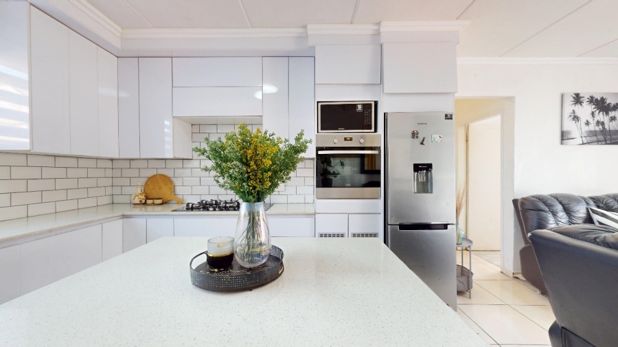 To Let 2 Bedroom Property for Rent in Kleinfontein Gauteng