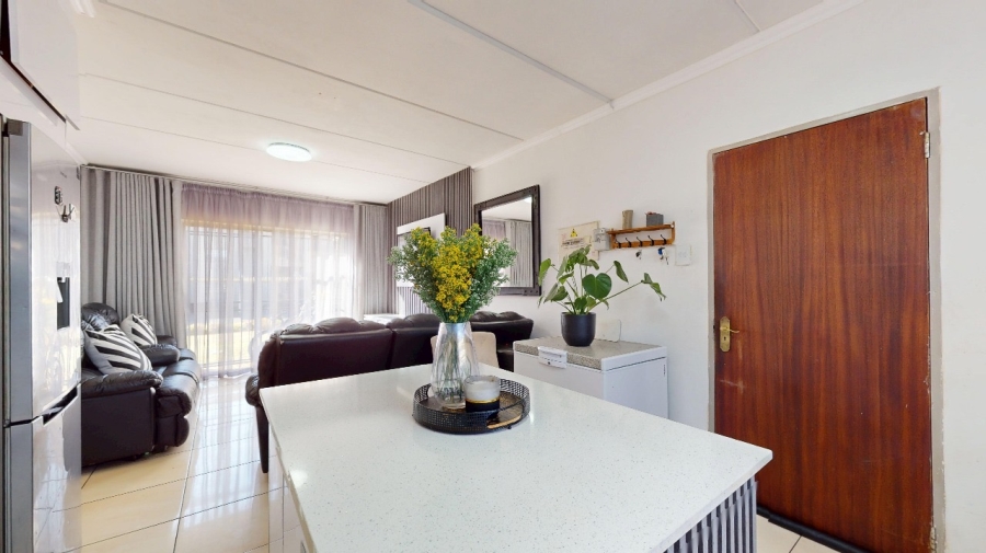 To Let 2 Bedroom Property for Rent in Kleinfontein Gauteng