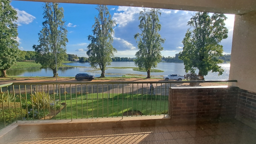 2 Bedroom Property for Sale in Florida Lake Gauteng