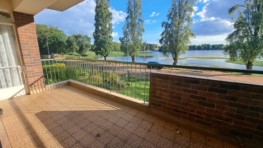 2 Bedroom Property for Sale in Florida Lake Gauteng