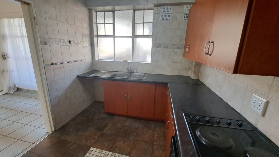 2 Bedroom Property for Sale in Florida Lake Gauteng