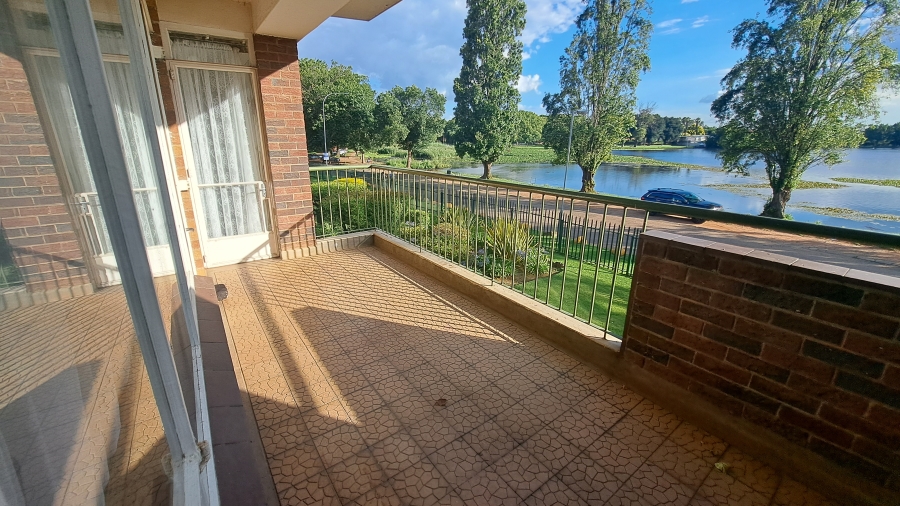 2 Bedroom Property for Sale in Florida Lake Gauteng