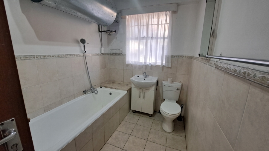 2 Bedroom Property for Sale in Florida Lake Gauteng