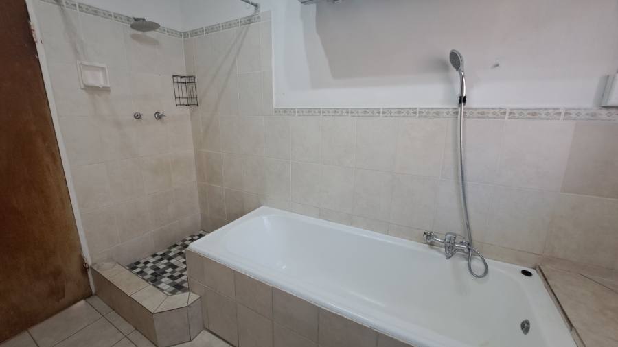 2 Bedroom Property for Sale in Florida Lake Gauteng