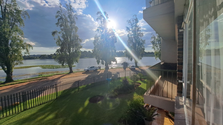 2 Bedroom Property for Sale in Florida Lake Gauteng