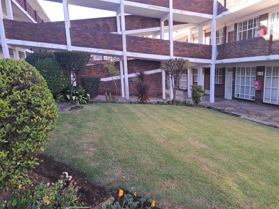 2 Bedroom Property for Sale in Florida Lake Gauteng