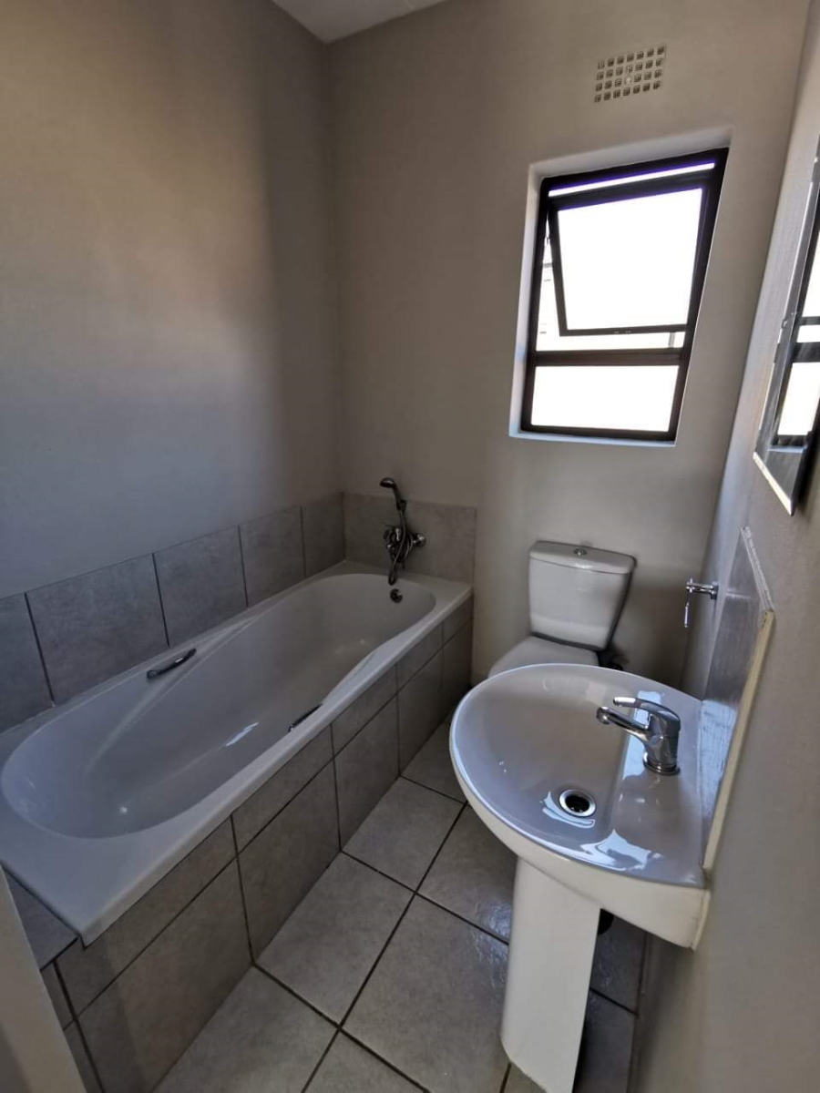 2 Bedroom Property for Sale in Kenleaf Gauteng