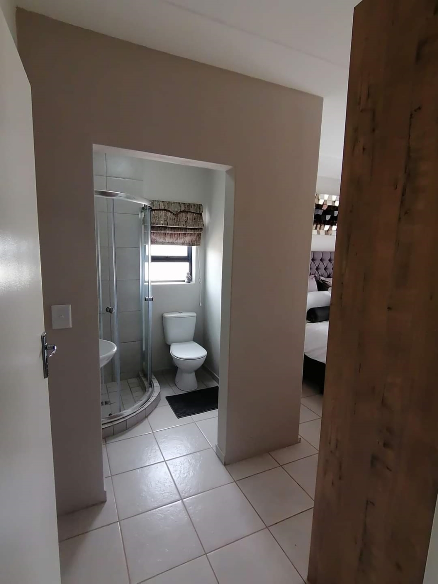 2 Bedroom Property for Sale in Kenleaf Gauteng