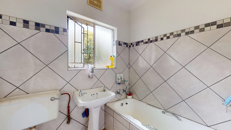 3 Bedroom Property for Sale in Crystal Park Gauteng