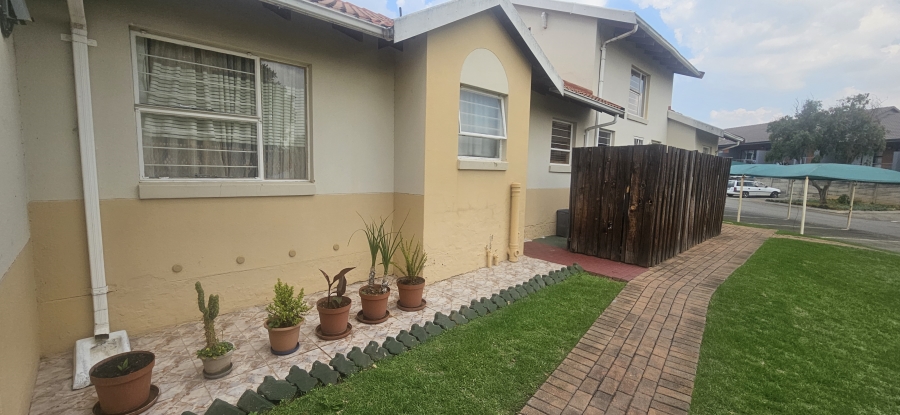 2 Bedroom Property for Sale in Rembrandt Park Gauteng