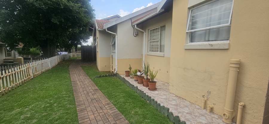 2 Bedroom Property for Sale in Rembrandt Park Gauteng