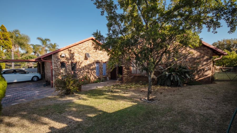 4 Bedroom Property for Sale in Garsfontein Gauteng