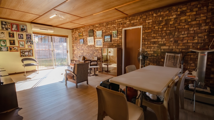 4 Bedroom Property for Sale in Garsfontein Gauteng