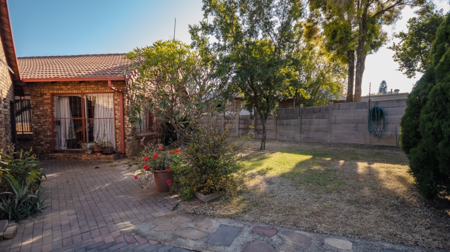 4 Bedroom Property for Sale in Garsfontein Gauteng