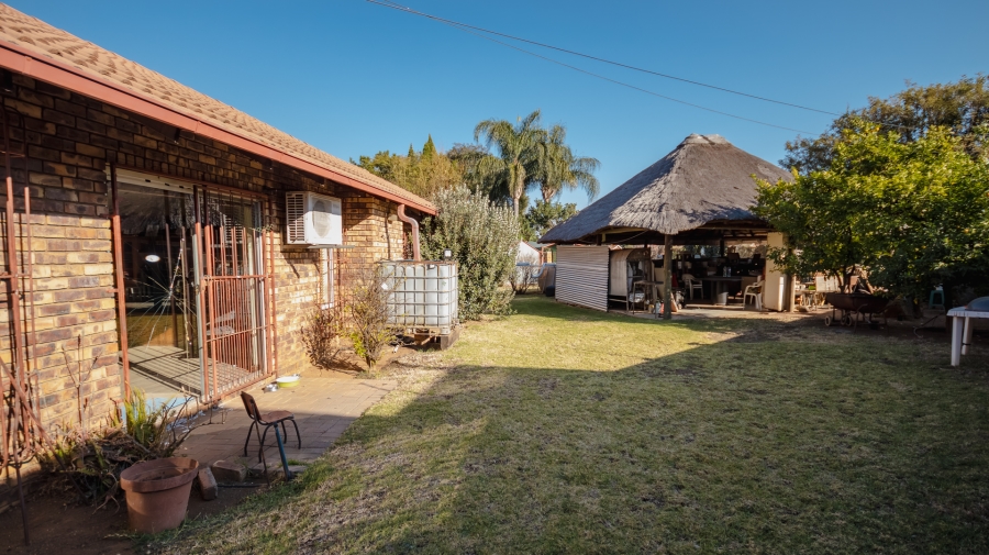 4 Bedroom Property for Sale in Garsfontein Gauteng