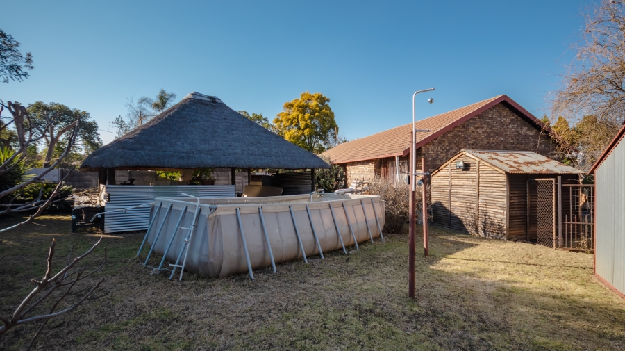 4 Bedroom Property for Sale in Garsfontein Gauteng