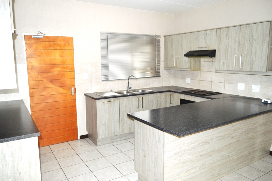2 Bedroom Property for Sale in Wilgeheuwel Gauteng