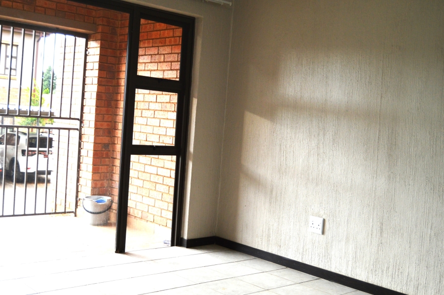 2 Bedroom Property for Sale in Wilgeheuwel Gauteng