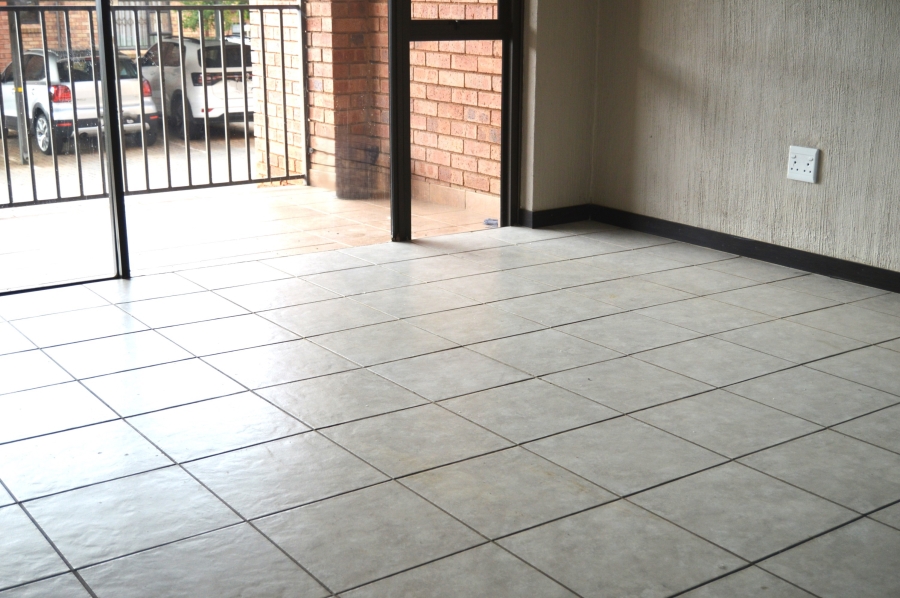 2 Bedroom Property for Sale in Wilgeheuwel Gauteng