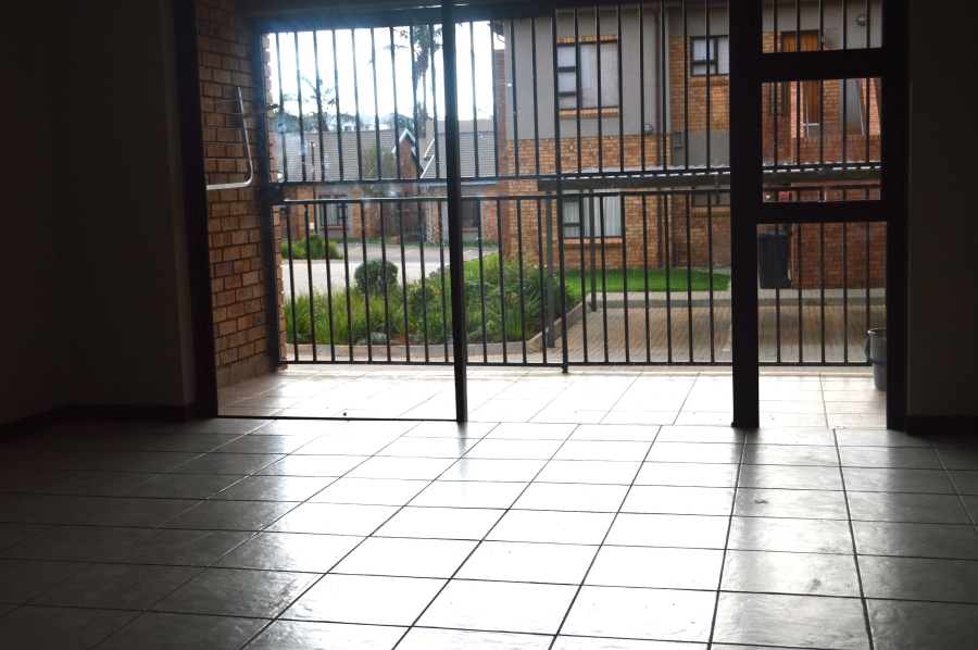 2 Bedroom Property for Sale in Wilgeheuwel Gauteng