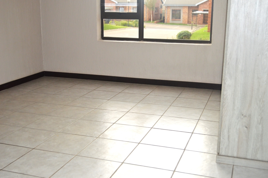 2 Bedroom Property for Sale in Wilgeheuwel Gauteng