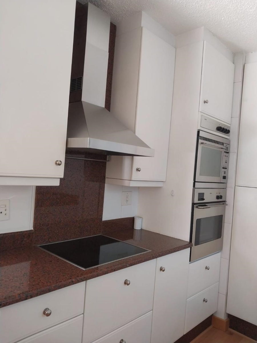 To Let 2 Bedroom Property for Rent in Sandhurst Gauteng