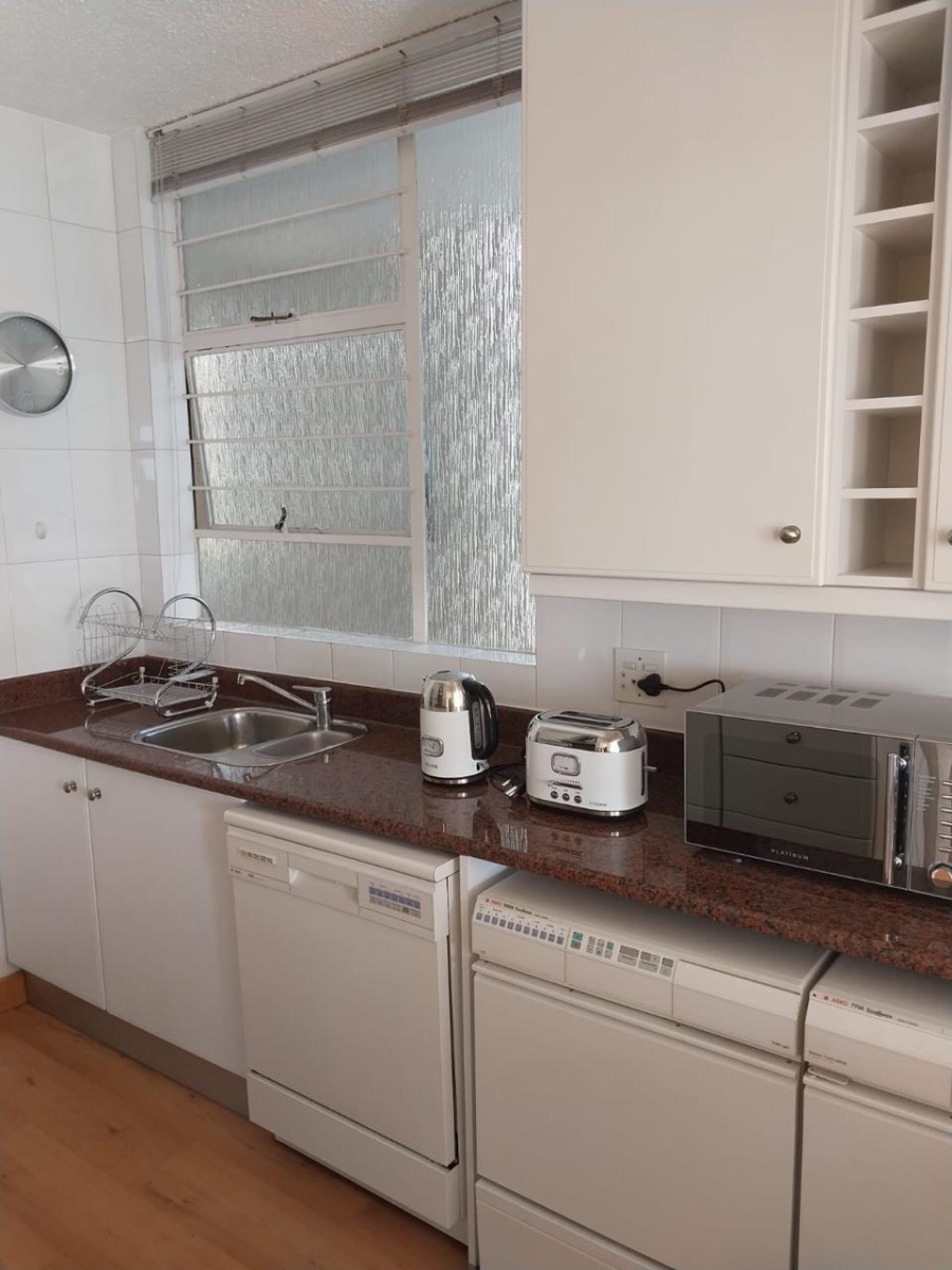 To Let 2 Bedroom Property for Rent in Sandhurst Gauteng