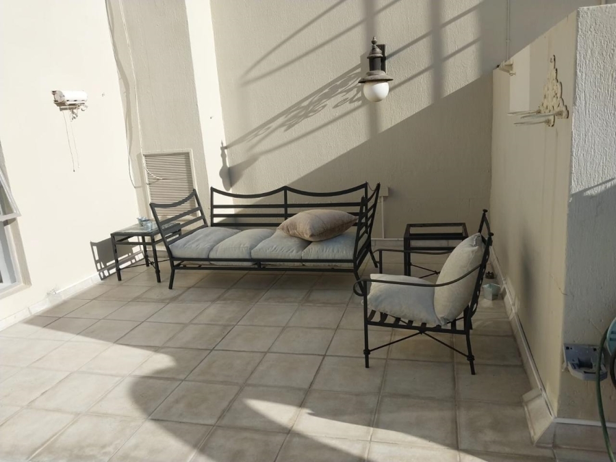 To Let 2 Bedroom Property for Rent in Sandhurst Gauteng