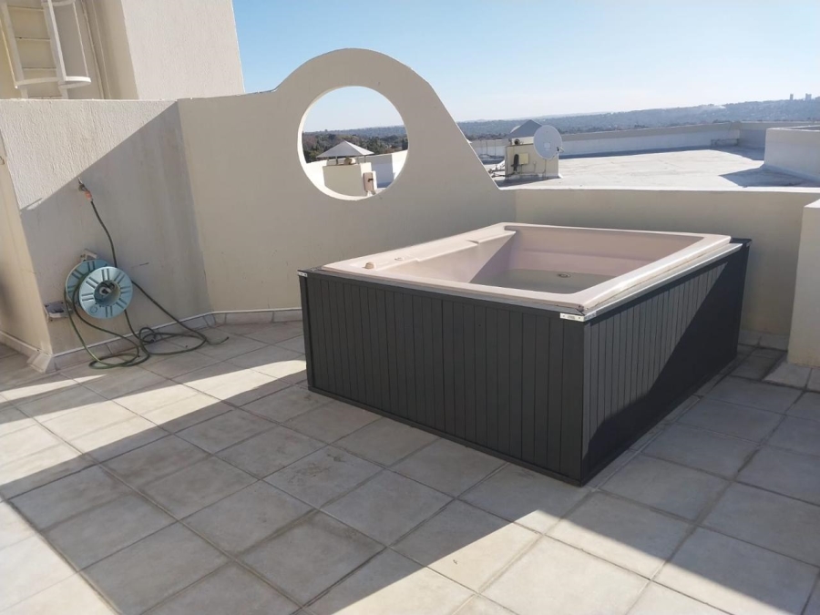 To Let 2 Bedroom Property for Rent in Sandhurst Gauteng