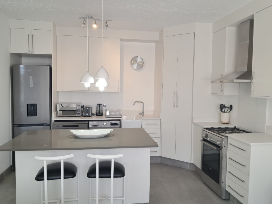 To Let 2 Bedroom Property for Rent in Sandhurst Gauteng