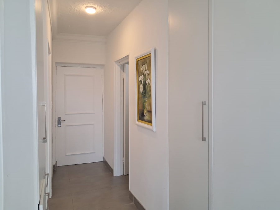 To Let 2 Bedroom Property for Rent in Sandhurst Gauteng