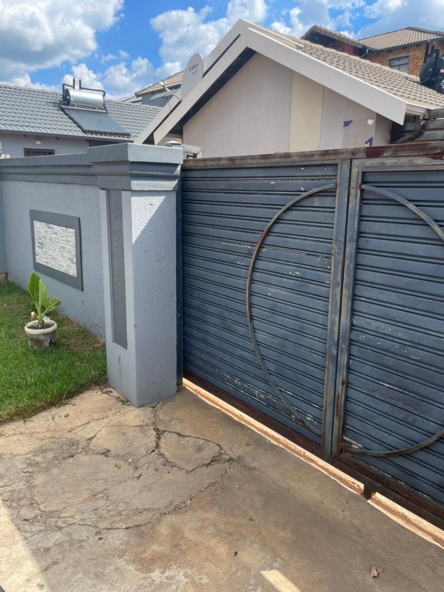 To Let 3 Bedroom Property for Rent in Sky City Gauteng